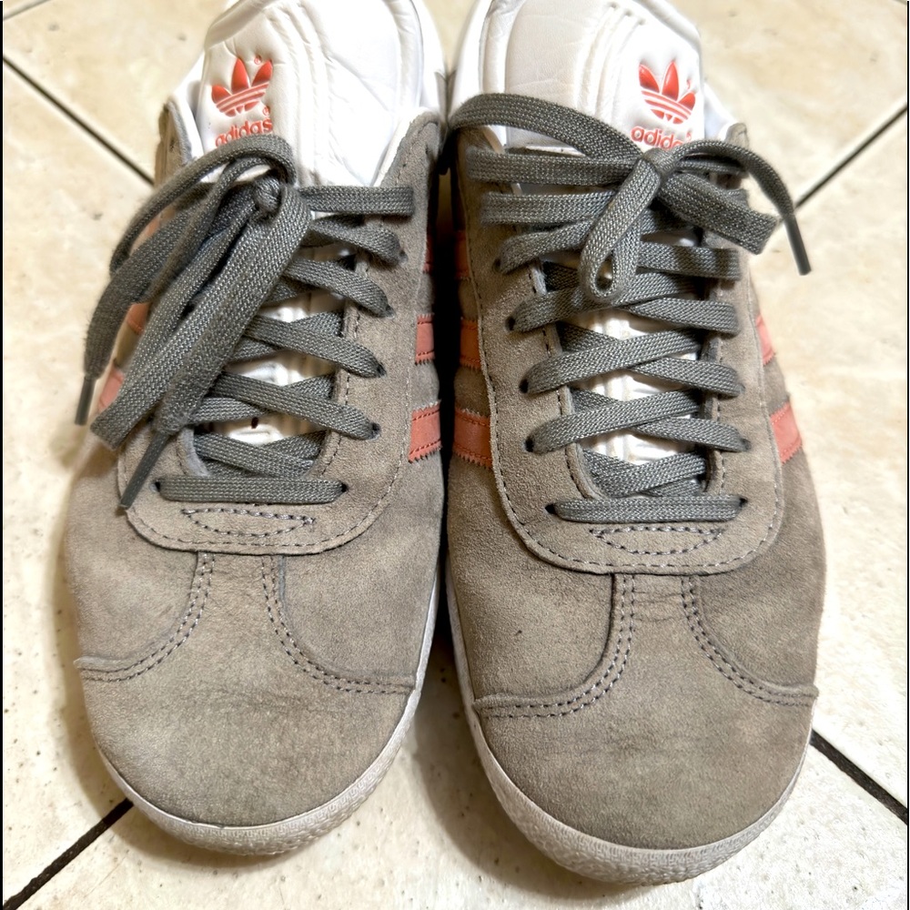 Slightly used gazelle adidas